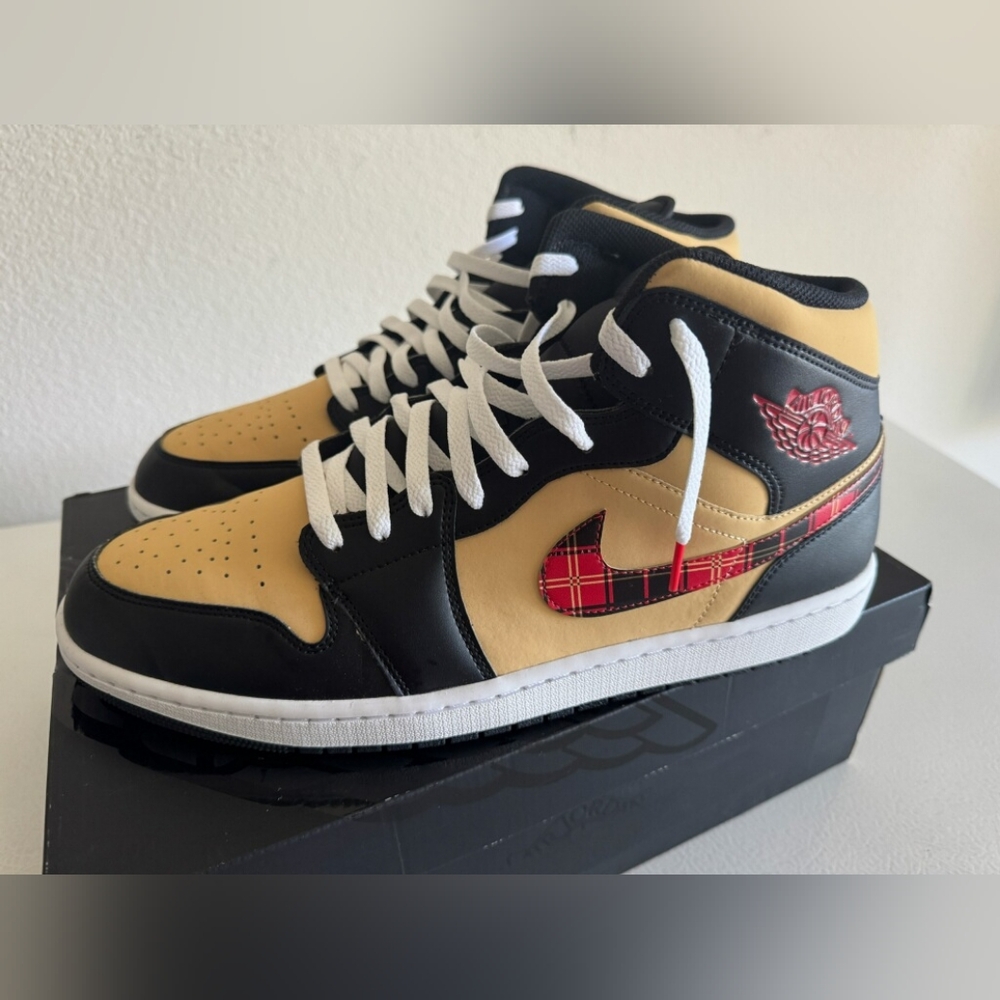 Nike Air Jordan Retro 1 Mid SE